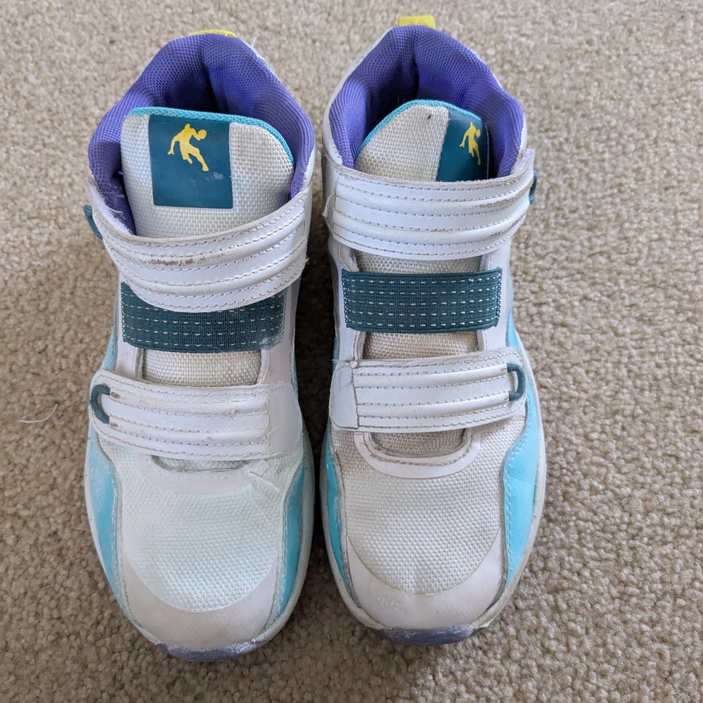 And1 White and Blue Sneakers for Everyday Comfort